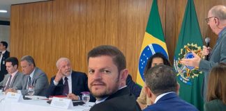 Presidente da UPB e representantes de associações municipalistas se reúnem com Lula, em Brasília
